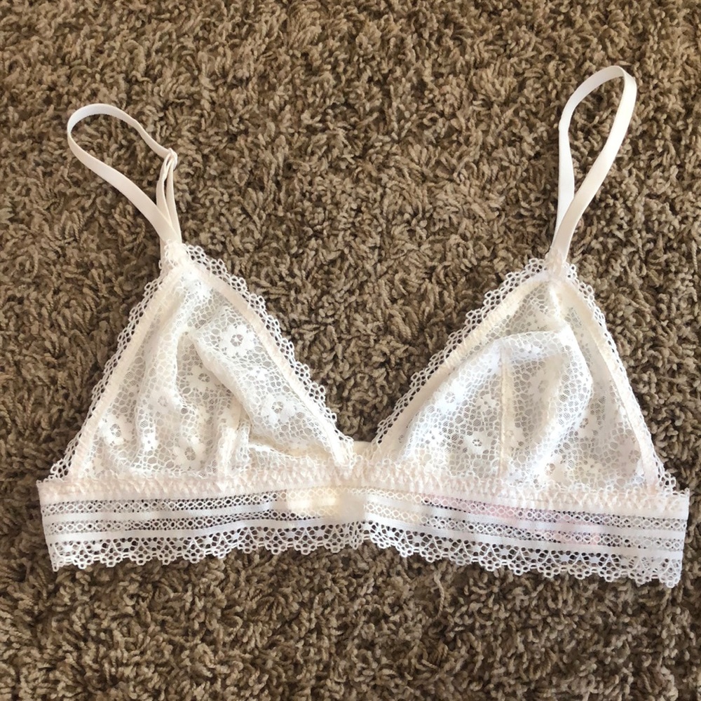 ❌SOLD❌Victoria’s Secret Floral Lace Bralette NWOT